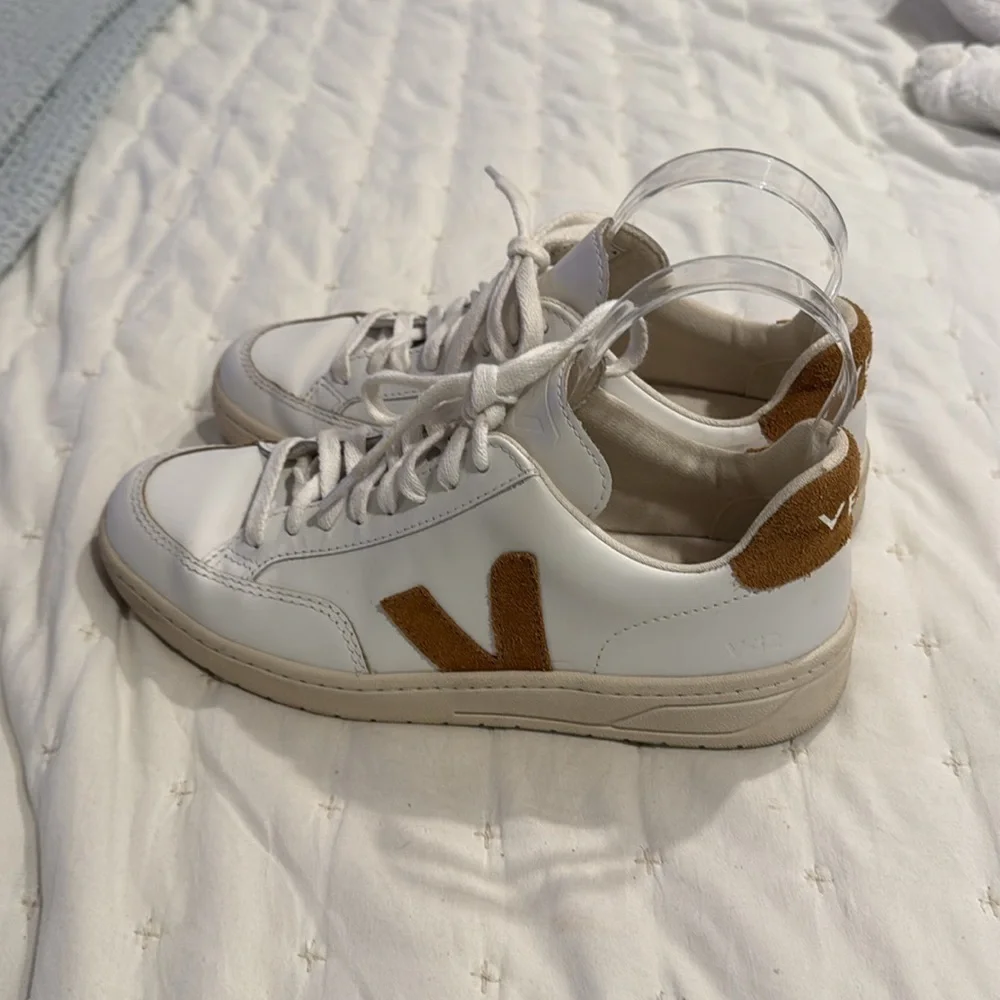V-12 LEATHER WHITE CAMEL (2)